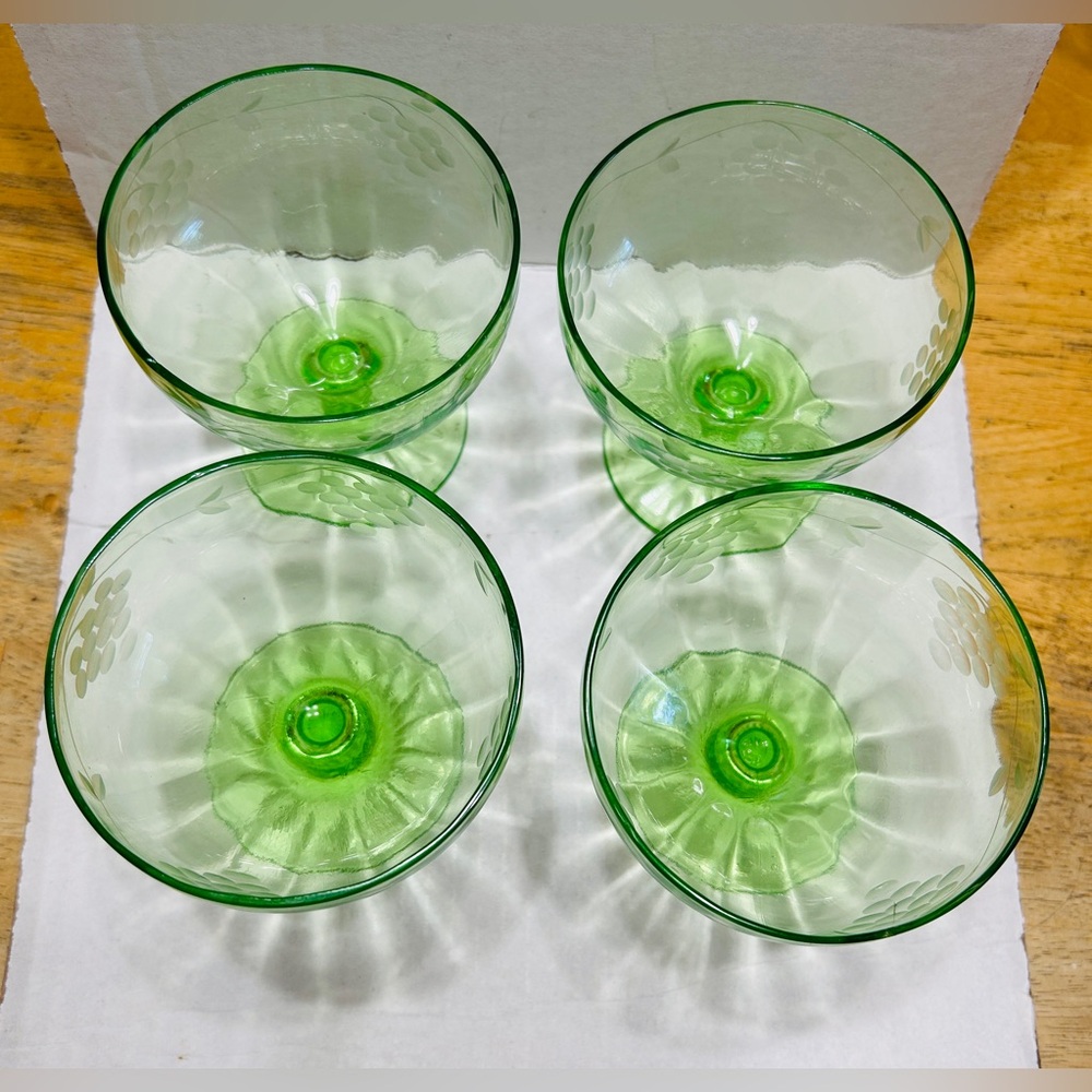 Depression glass footed sherbet bowls, green. Vintage. Set of 4.